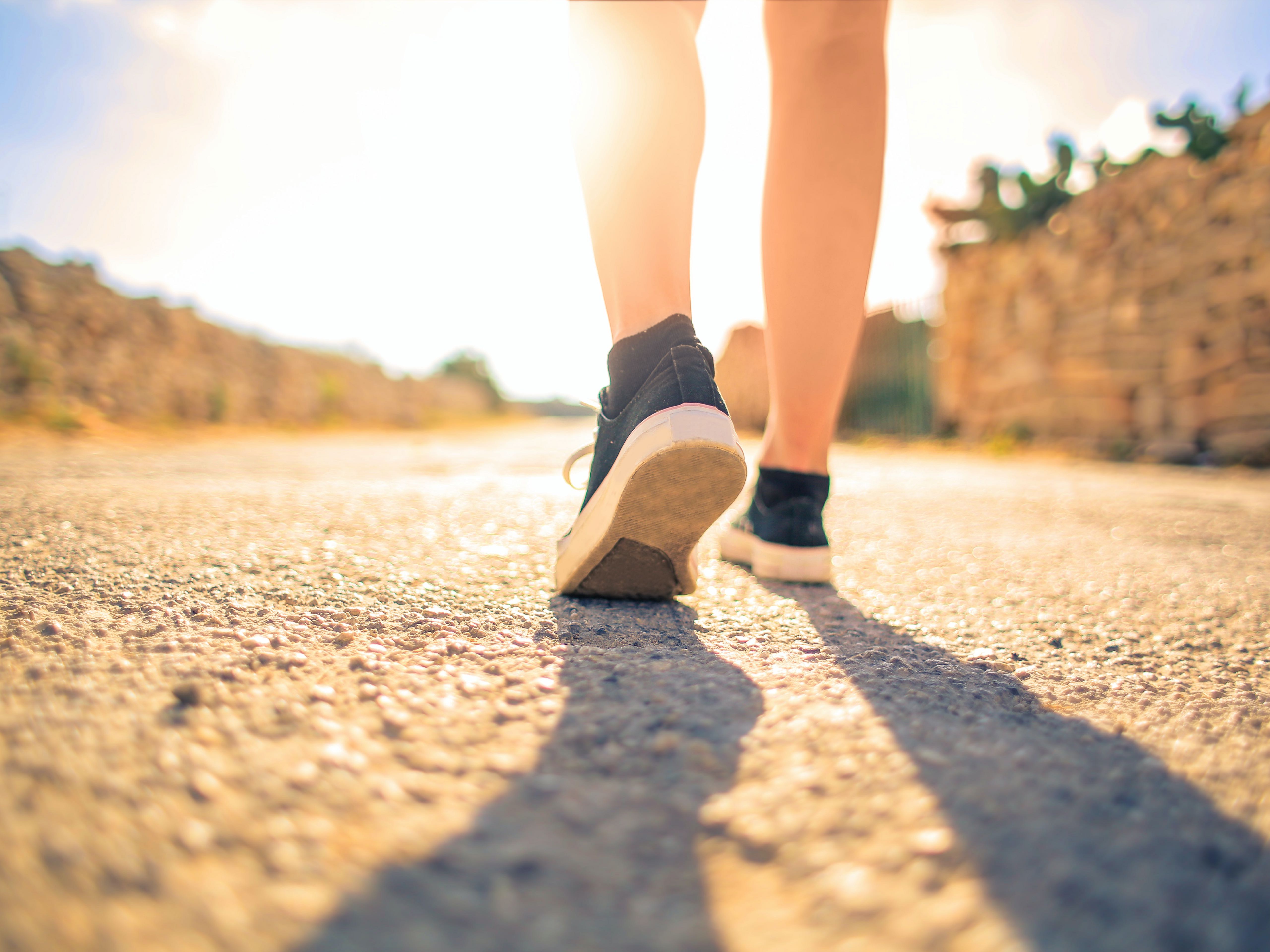 10 tips για να καις περισσότερο λίπος με το περπάτημα